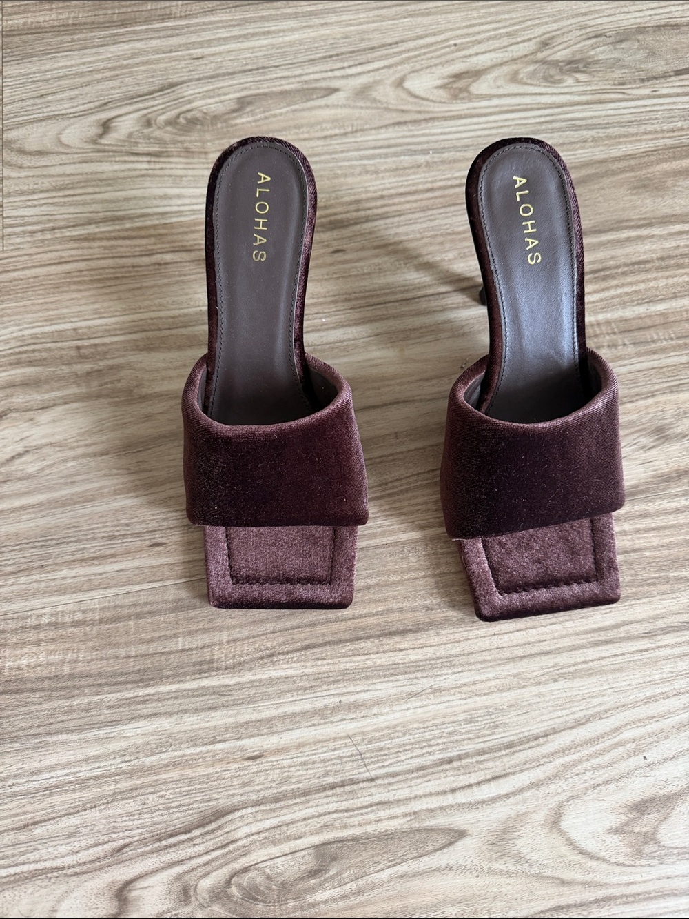 NEW Alohas Brown Velvet mules, size 37.